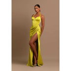 Vestido de noche largo fruncido con escote halter y escote corazón con abertura en el muslo