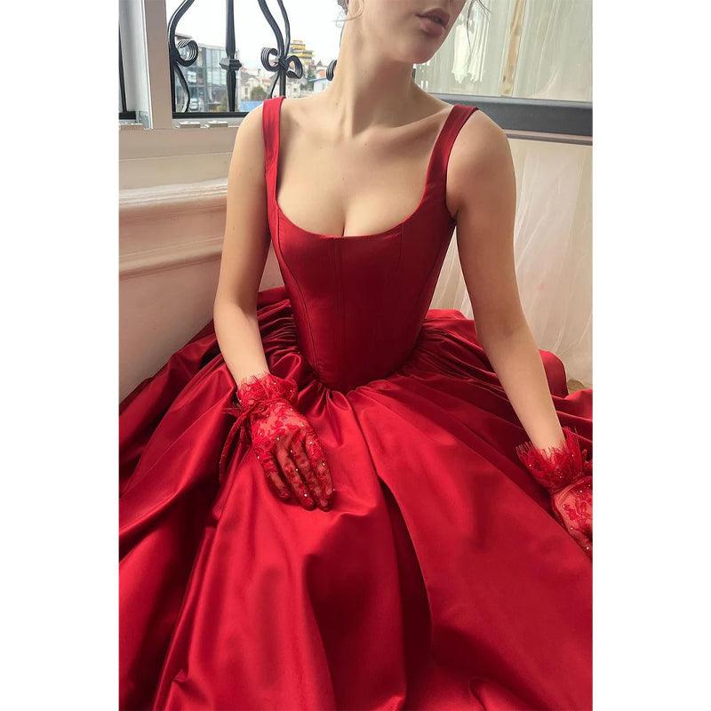 Vestido de noche de satén con tirantes finos, corte en A y cola con abertura lateral para fiesta y graduación 