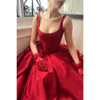 Vestido de noche de satén con tirantes finos, corte en A y cola con abertura lateral para fiesta y graduación 