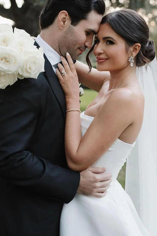 Robes de mariée A-Line sans bretelles en satin blanc avec fente