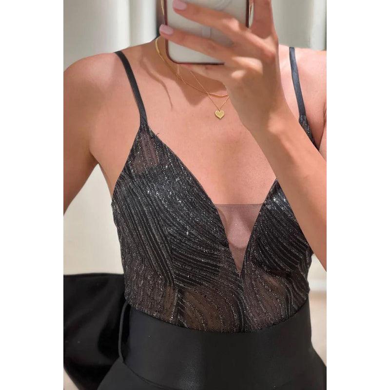 Langes Abendkleid aus Satin mit V-Ausschnitt, Spaghettiträgern und Pailletten in A-Linie