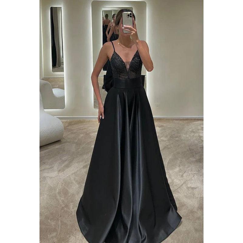 Langes Abendkleid aus Satin mit V-Ausschnitt, Spaghettiträgern und Pailletten in A-Linie