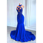 Glamouröses und dramatisches, ärmelloses, sexy Abend-, Party- und Ballkleid mit Rüschen und hohem Halsausschnitt