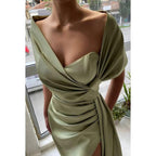 Vestido de noche formal de satén fruncido sin mangas con escote en V y corte tubo/columna