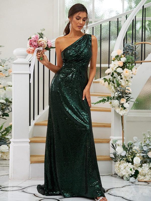 Vestidos de dama de honor con corte tubo, lentejuelas, fruncido, un hombro, sin mangas, cola larga