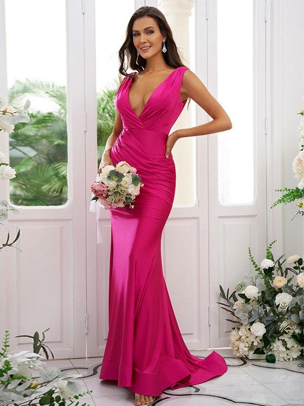 Vestidos de dama de honor de corte trompeta/sirena, jersey fruncido, escote en V, sin mangas, cola larga