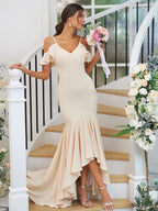 Vestidos de dama de honor asimétricos sin mangas con escote en V y volantes de crepé elástico de corte trompeta/sirena