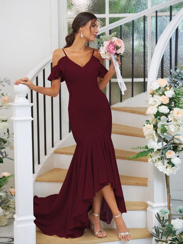 Vestidos de dama de honor asimétricos sin mangas con escote en V y volantes de crepé elástico de corte trompeta/sirena