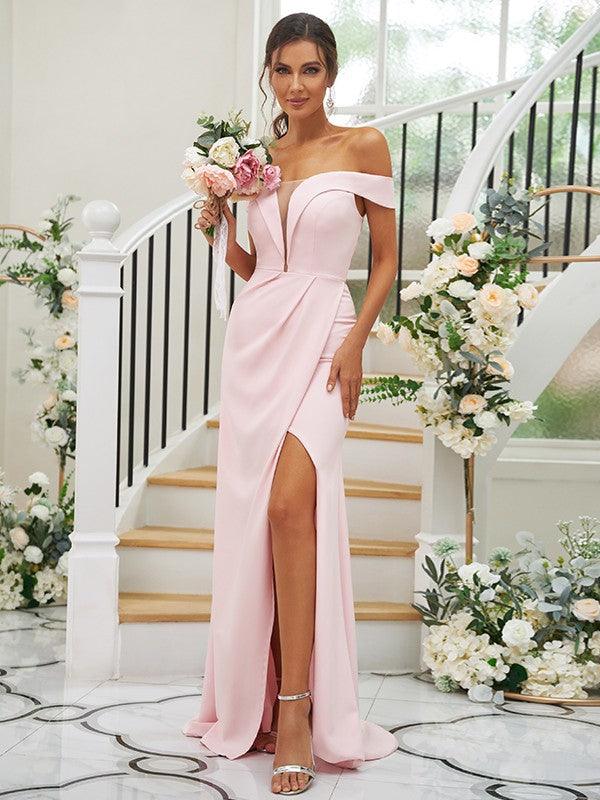 Vestidos de dama de honor con corte tubo/columna, crepé elástico, fruncido, hombros descubiertos, sin mangas, con cola larga