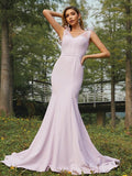Vestidos de dama de honor de corte trompeta/sirena, de crepé elástico, fruncido, escote en V, sin mangas, con cola larga