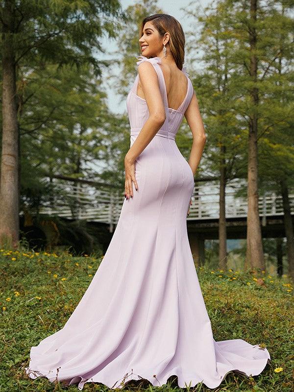 Vestidos de dama de honor de corte trompeta/sirena, de crepé elástico, fruncido, escote en V, sin mangas, con cola larga