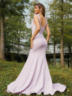 Vestidos de dama de honor de corte trompeta/sirena, de crepé elástico, fruncido, escote en V, sin mangas, con cola larga