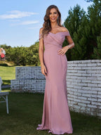 Vestidos de dama de honor de corte tubo/columna, de gasa, fruncidos, hombros descubiertos, sin mangas, con cola larga