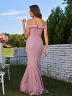 Vestidos de dama de honor de corte tubo/columna, de gasa, fruncidos, hombros descubiertos, sin mangas, con cola larga