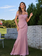 Vestidos de dama de honor de corte tubo/columna, de gasa, fruncidos, hombros descubiertos, sin mangas, con cola larga