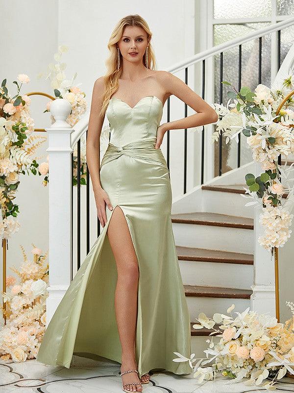 Vestidos de dama de honor de corte tubo/columna, de satén tipo seda, fruncidos, escote corazón, sin mangas, hasta el suelo