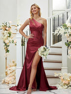 Etui-Linie/Säule Elastischer Satin Rüschen One-Shoulder-Träger Ärmellos Sweep/Pinsel zug Brautjungfernkleider