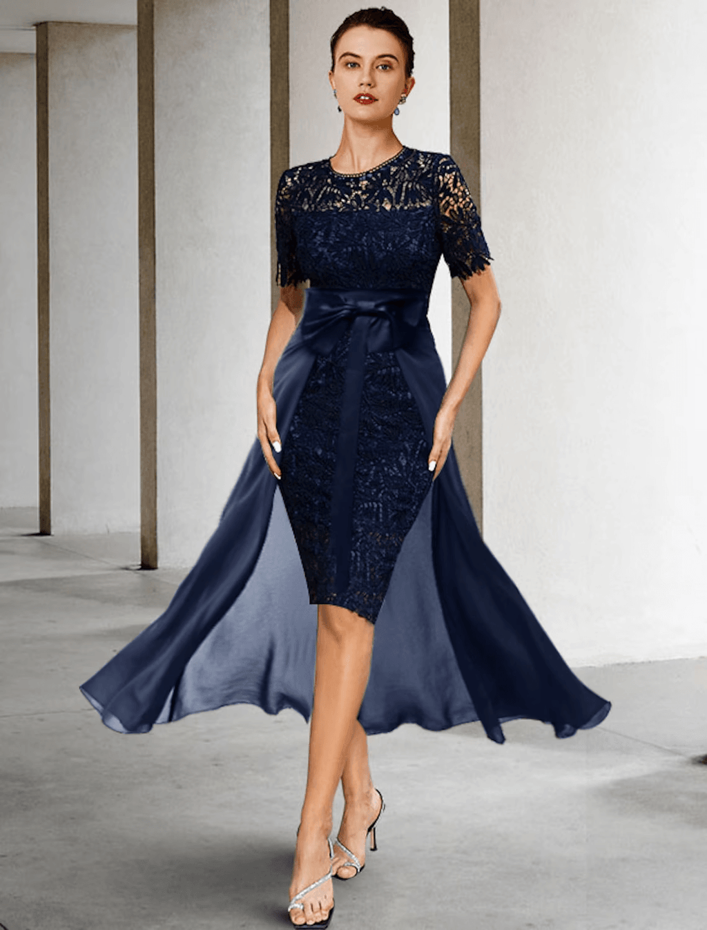 Etui-/Säulenkleid für die Mutter der Braut, formeller Hochzeitsgast, elegant, Rundhalsausschnitt, knielang, Spitze, kurze Ärmel, mit Schleife(n)