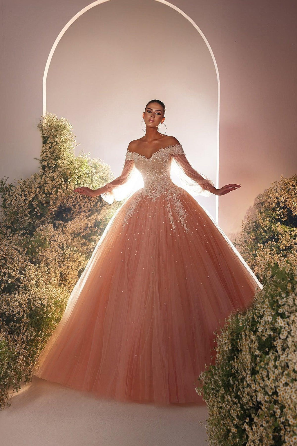 Wunderschönes Ballkleid aus Tüll und Spitze mit Herzausschnitt und langen Ärmeln, Ballkleider mit Perlen