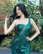 Wunderschönes, säulenförmiges, einschultriges, ärmelloses Ballkleid aus Tüll mit Pailletten und Schlitz vorne