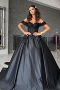 Wunderschönes bodenlanges, schulterfreies A-Linien-Ballkleid aus Satin in Schwarz mit Perlen