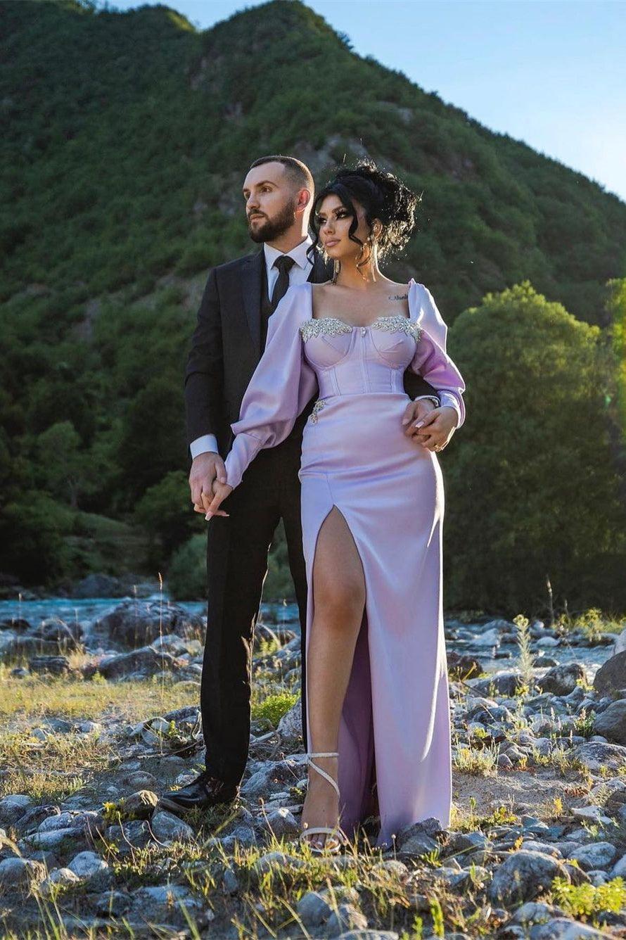 Wunderschönes langes lila Ballkleid mit langen Ärmeln und Schlitz in Säulenform und Juwelen