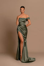 Wunderschönes langes schulterfreies Satin-Ballkleid im Meerjungfrauenstil mit Schlitz