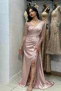 Wunderschönes langes rosa Meerjungfrau-Ballkleid mit glitzernder Spitze und Schlitz vorne und langen Ärmeln