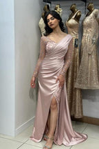 Wunderschönes langes rosa Meerjungfrau-Ballkleid mit glitzernder Spitze und Schlitz vorne und langen Ärmeln