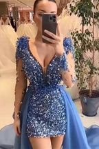 Wunderschönes, langes, ärmelloses Mini-Ballkleid mit V-Ausschnitt und Pailletten und Schleppe
