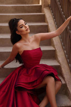 Wunderschönes rotes ärmelloses A-Linien-Ballkleid mit Rüschen und Schleppe