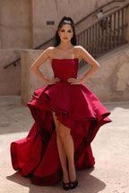 Wunderschönes rotes ärmelloses A-Linien-Ballkleid mit Rüschen und Schleppe