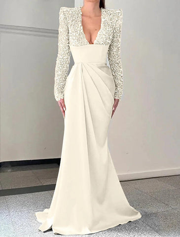Abendkleid im Meerjungfrau-/Trompeten-Stil, Champagner, Glitzer- und Glanzkleid, formelle Schleppe, lange Ärmel, V-Ausschnitt, Satin mit Falten, Pailletten