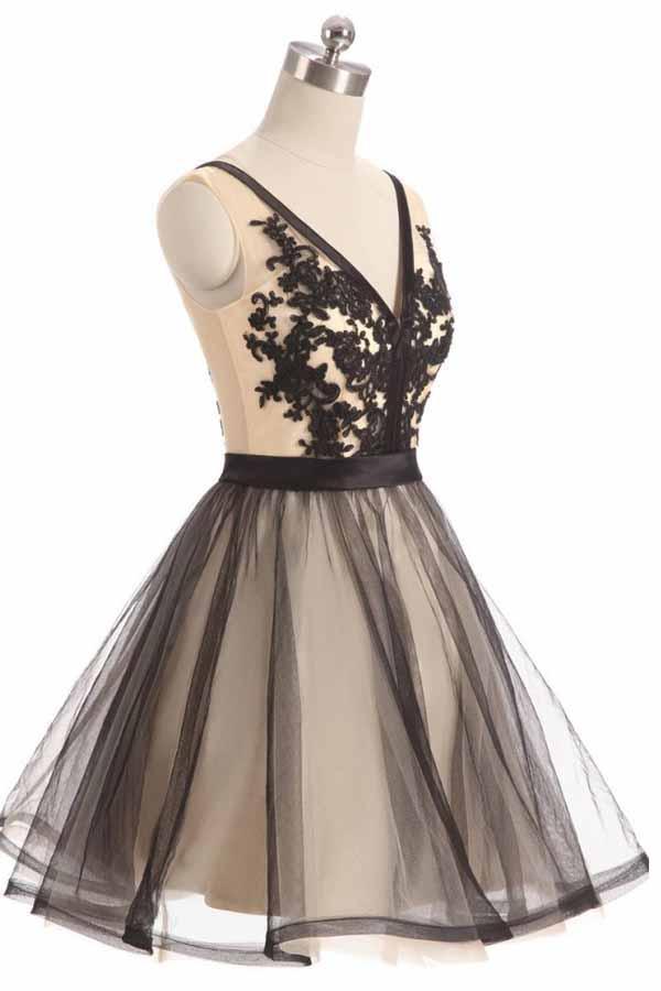 Vestido de fiesta corto con escote en V y encaje de tul negro