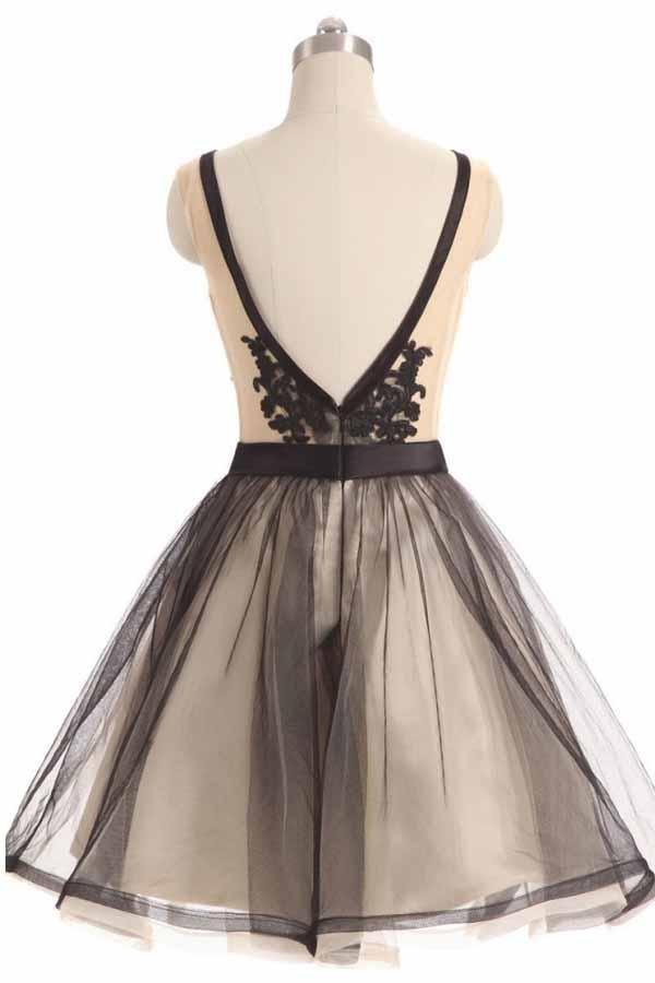 Vestido de fiesta corto con escote en V y encaje de tul negro