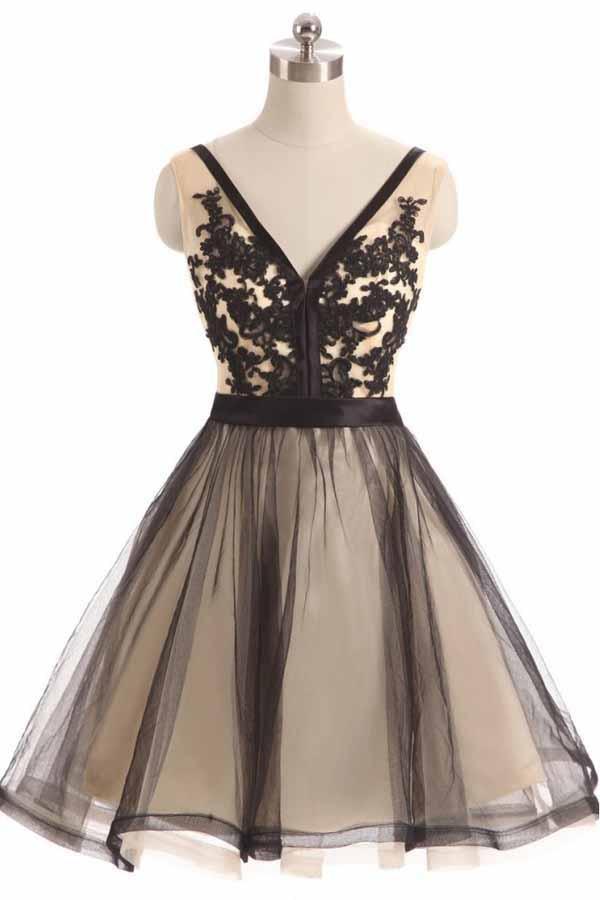 Vestido de fiesta corto con escote en V y encaje de tul negro