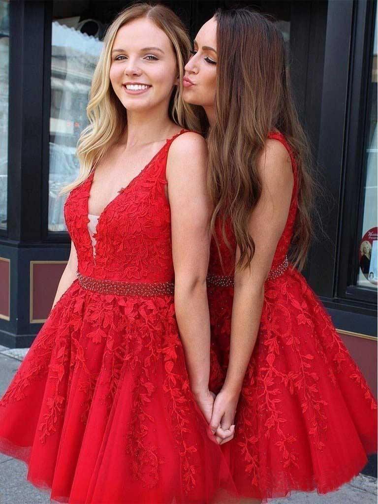 Vestidos de fiesta cortos de tul con apliques azules, sin mangas y con cuentas