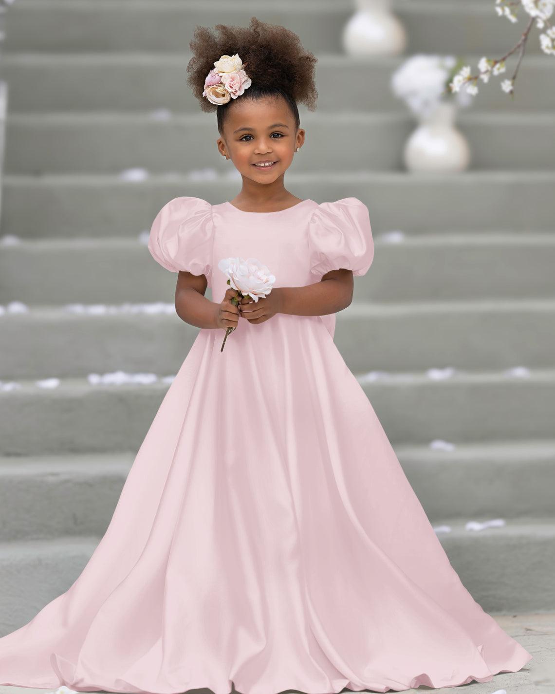 Kleid für Blumenmädchen mit Puffärmeln, Schleife, Knopfleiste hinten und Schleppe 
