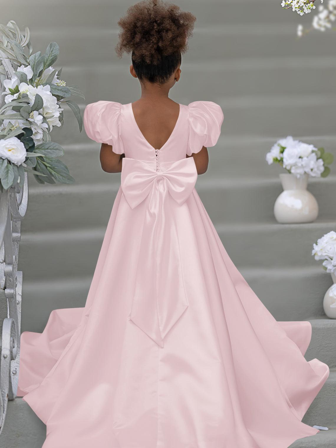Kleid für Blumenmädchen mit Puffärmeln, Schleife, Knopfleiste hinten und Schleppe 