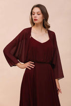 Burgunderrotes Brautjungfernkleid mit Spaghettiträgern, bodenlanges Chiffonkleid für Hochzeitsgäste mit Cape-Überwurf auf der Rückseite