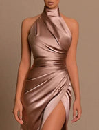Meerjungfrauenkleid Abendkleid High Split Kleid Neckholder Weihnachten Rot Grün Kleid Hochzeit Sweep / Brush Train Ärmelloses Brautjungfernkleid Satin mit Falten