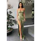 Langes Ballkleid mit Spaghettiträgern und hohem Schlitz für Damen