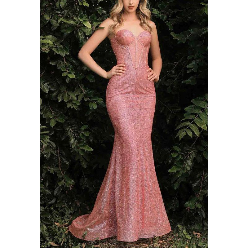 Vestido de noche largo de sirena con tirantes finos y lentejuelas y escote en forma de corazón