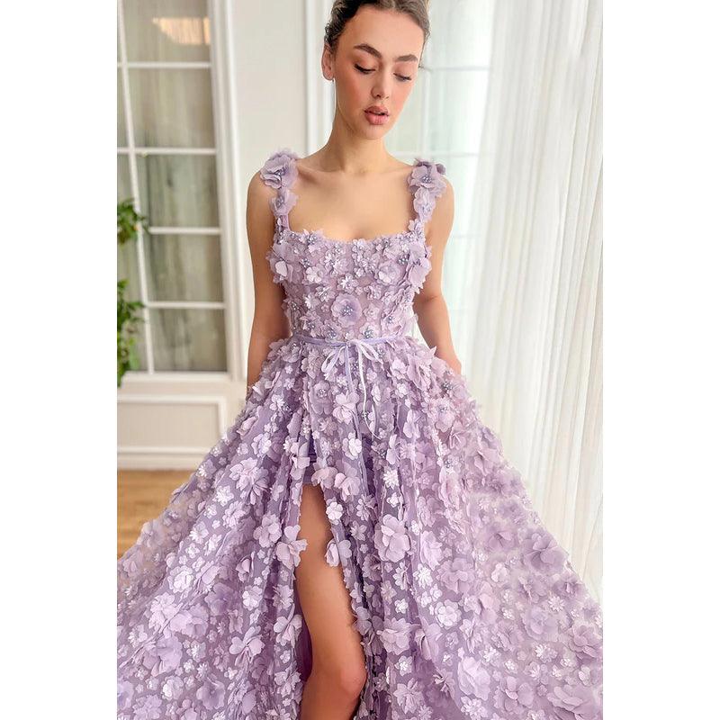 Glamouröses und dramatisches A-Linien-Kleid mit eckigem Ausschnitt und Blumenmuster