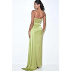 Vestido de fiesta largo plisado de satén sin tirantes y abertura para dama de honor verde 