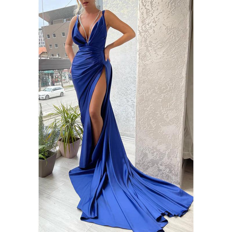 Langes Abendkleid mit tiefem V-Ausschnitt und Seitenschlitz 