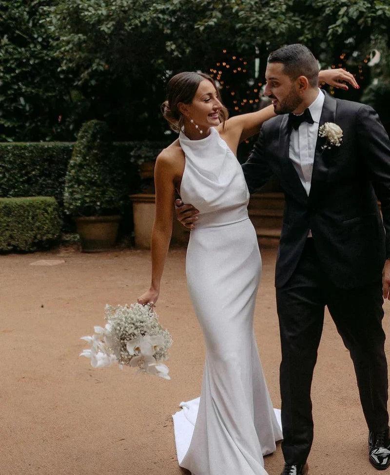 Vestidos de novia elegantes de sirena, blanco, con cuello halter y satén.