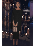 Vestido de novia elegante con corte en forma de tubo o columna, para fiesta, largo hasta la rodilla, manga larga, cuello joya, satén, espalda descubierta y color puro.