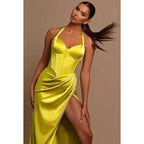Vestido de noche largo fruncido con escote halter y escote corazón con abertura en el muslo