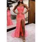 Vestido de noche de fiesta sin tirantes con apliques de lentejuelas y cuentas con abertura lateral 